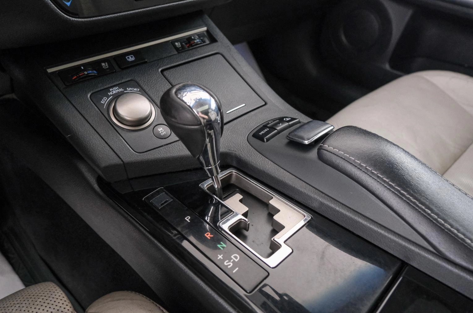 Lexus ES 17 из 24