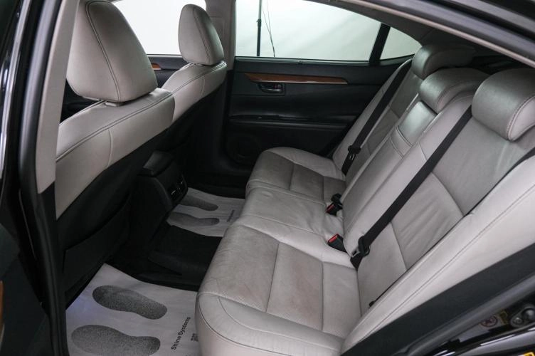 Lexus ES 22 из 24
