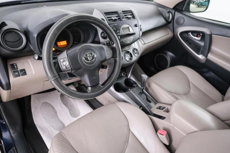 Toyota RAV4 8 из 22