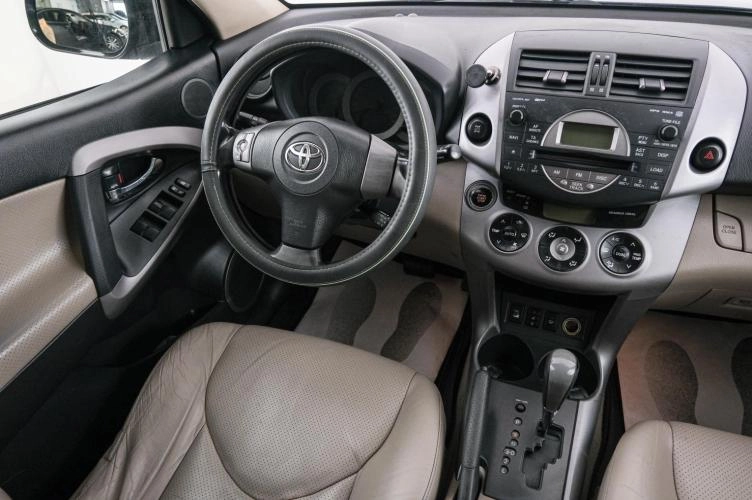 Toyota RAV4 9 из 22