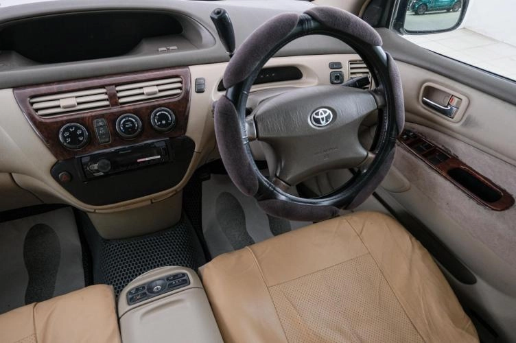 Toyota Vista 9 из 19