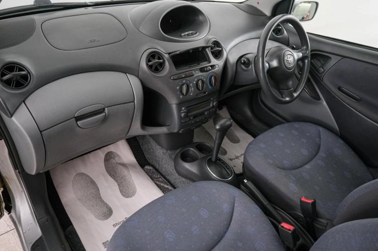 Toyota Vitz 12 из 21