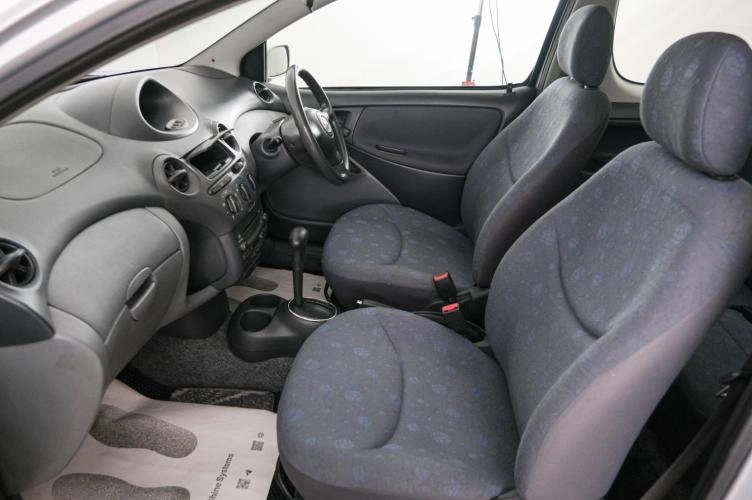 Toyota Vitz 7 из 21