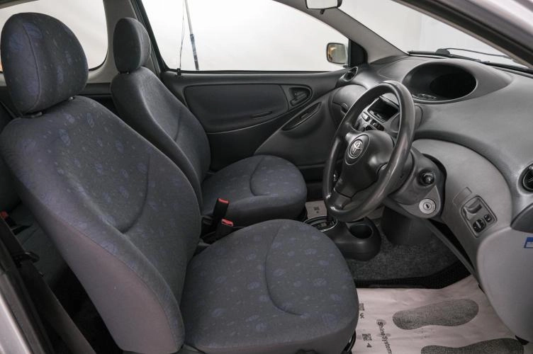 Toyota Vitz 13 из 21