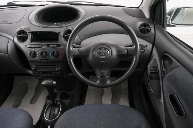 Toyota Vitz 14 из 21
