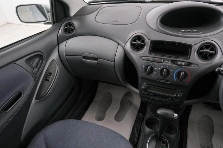 Toyota Vitz 11 из 21