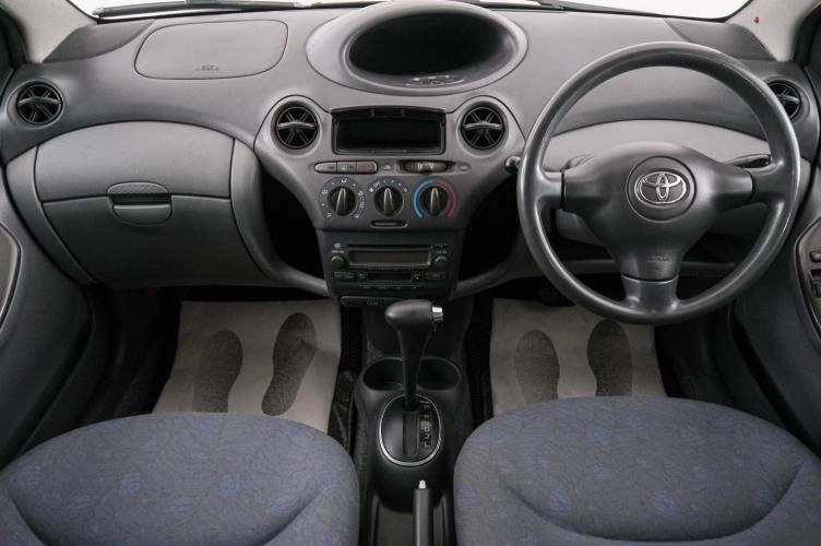 Toyota Vitz 10 из 21