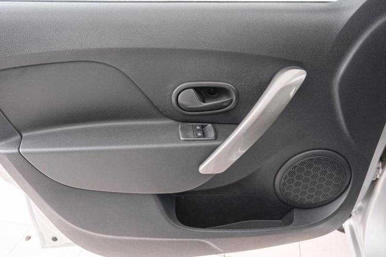 Renault Sandero 19 из 23