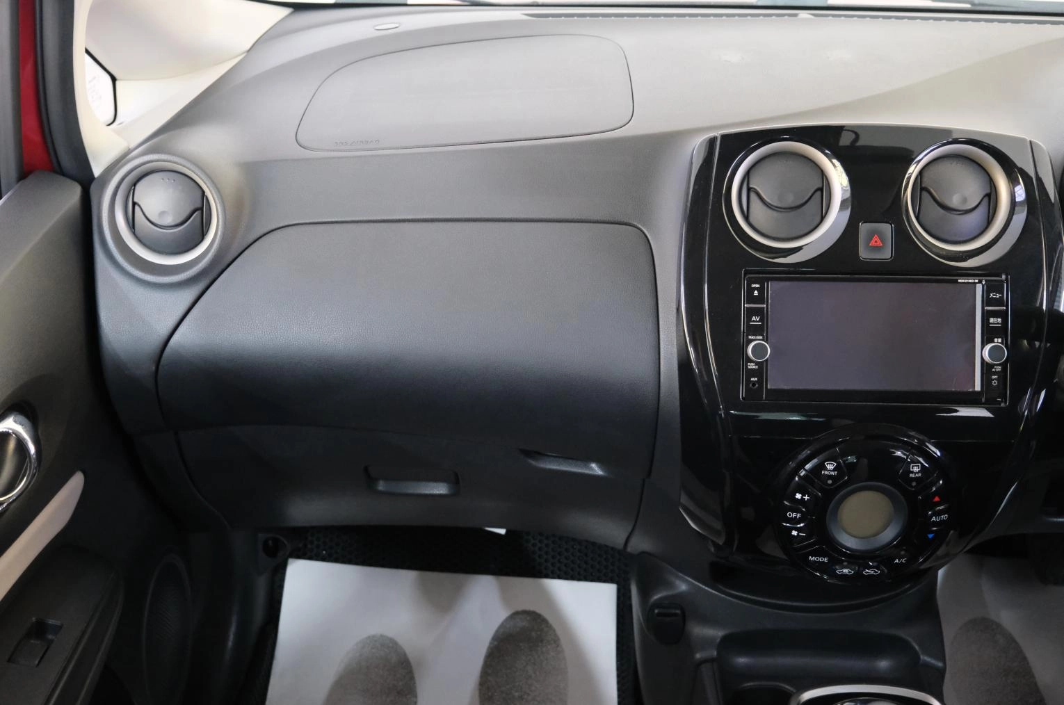 Nissan Note 17 из 22