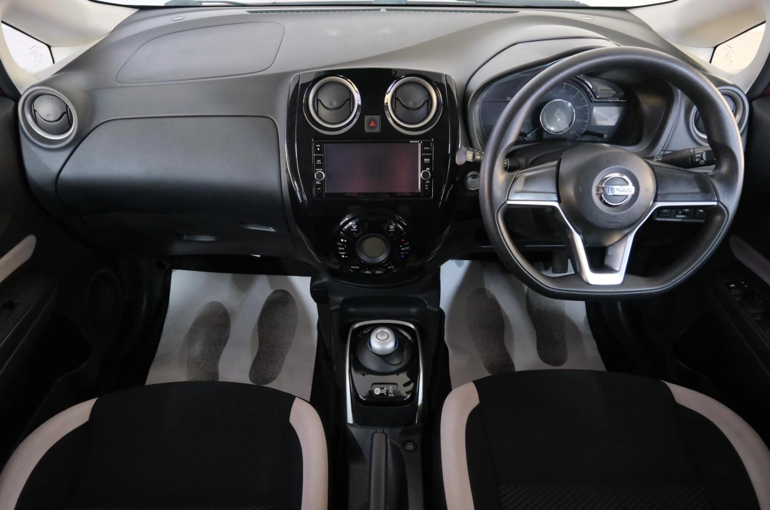 Nissan Note 13 из 22