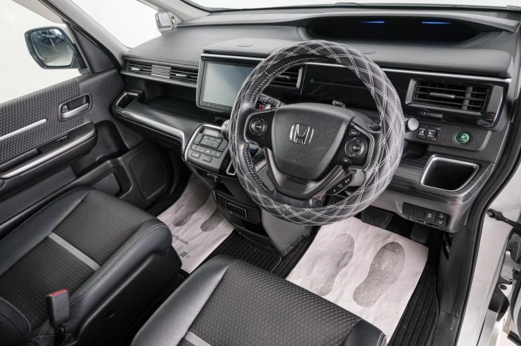 Honda Stepwgn Spada 8 из 23