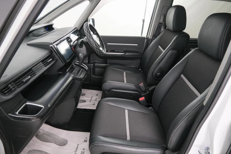 Honda Stepwgn Spada 13 из 23