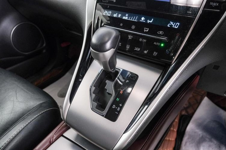 Toyota Harrier 16 из 21
