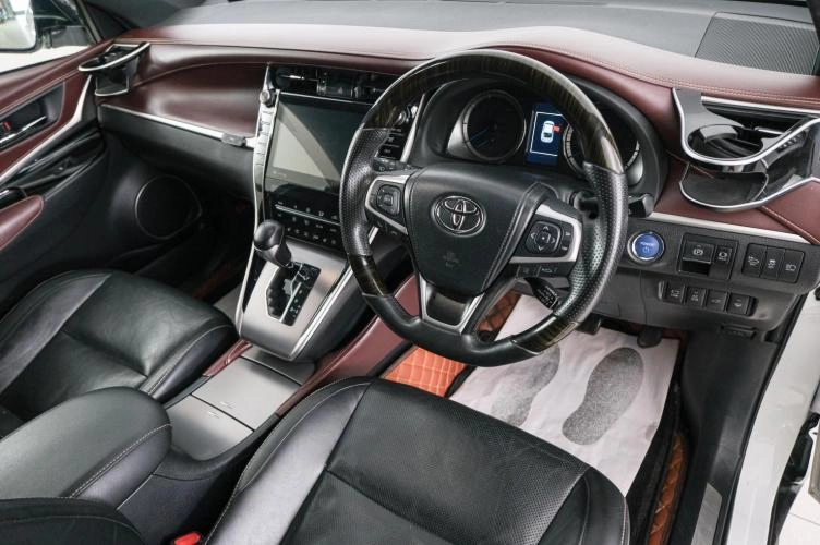 Toyota Harrier 8 из 21