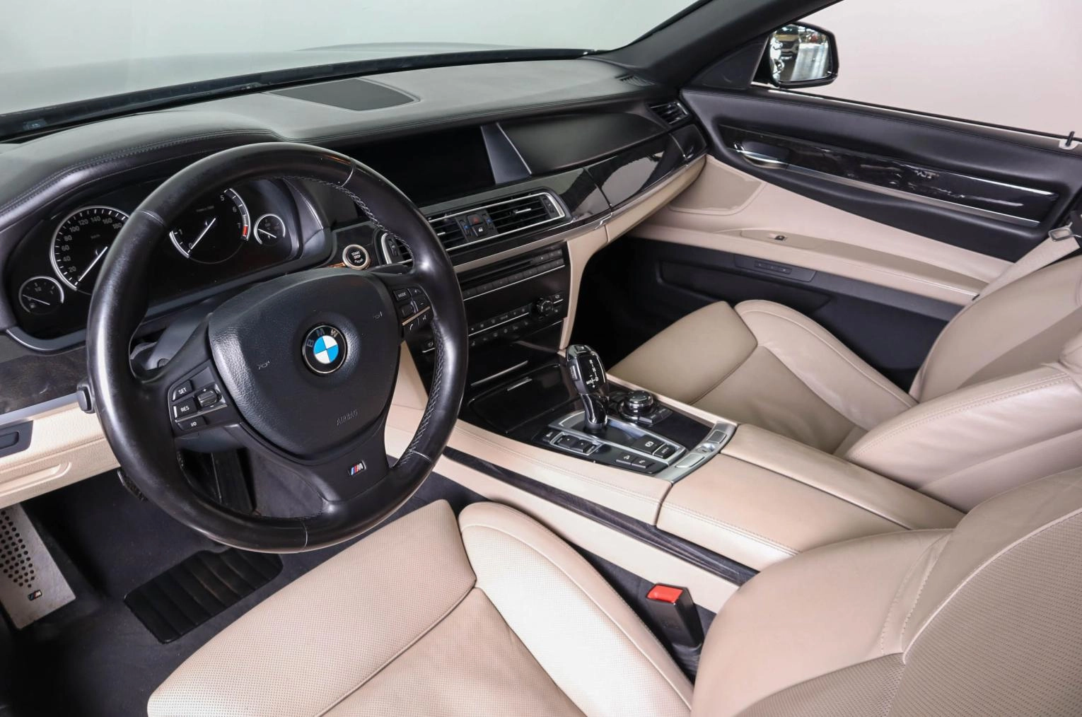 BMW 7 серия 9 из 28