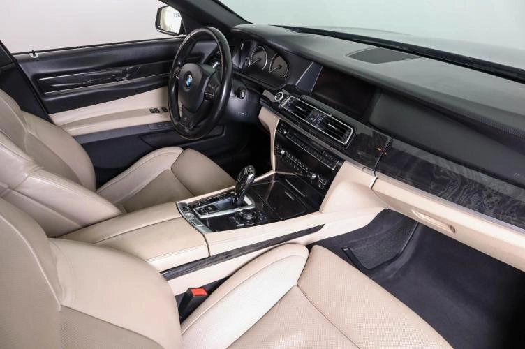 BMW 7 серия 12 из 28