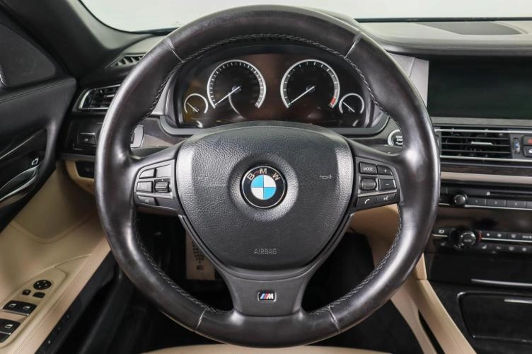 BMW 7 серия 16 из 28
