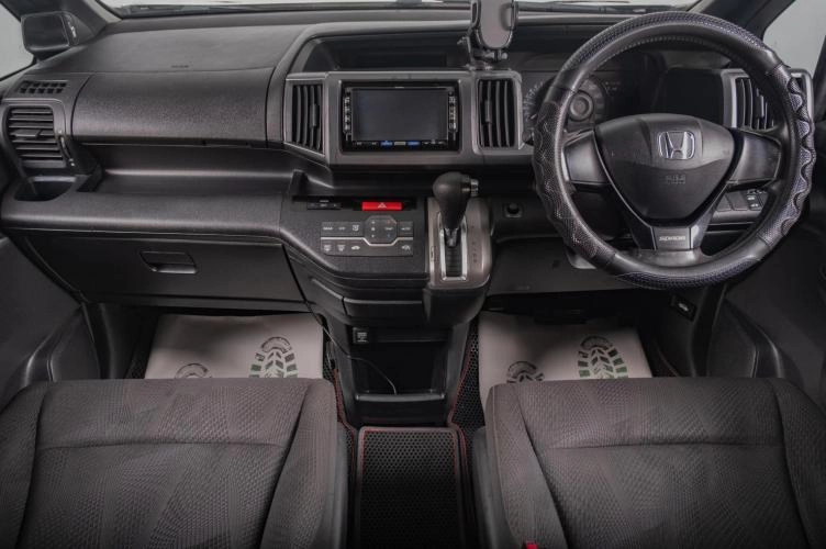 Honda Stepwgn 10 из 16