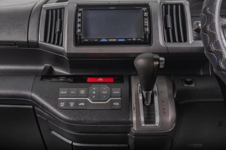 Honda Stepwgn 14 из 16