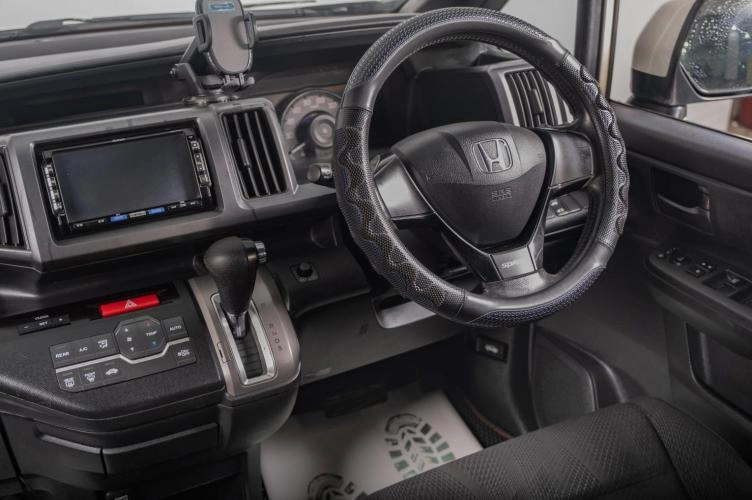 Honda Stepwgn 9 из 16