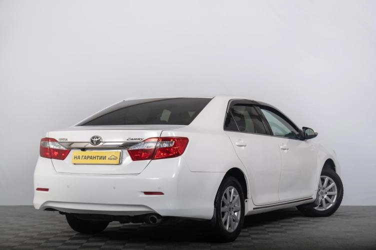 Toyota Camry 6 из 6