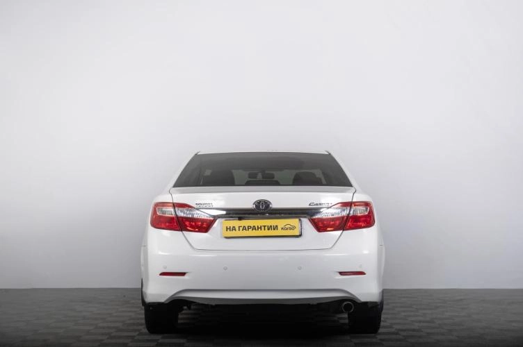 Toyota Camry 4 из 6