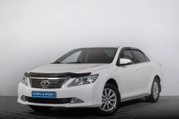 Toyota Camry 2 из 6