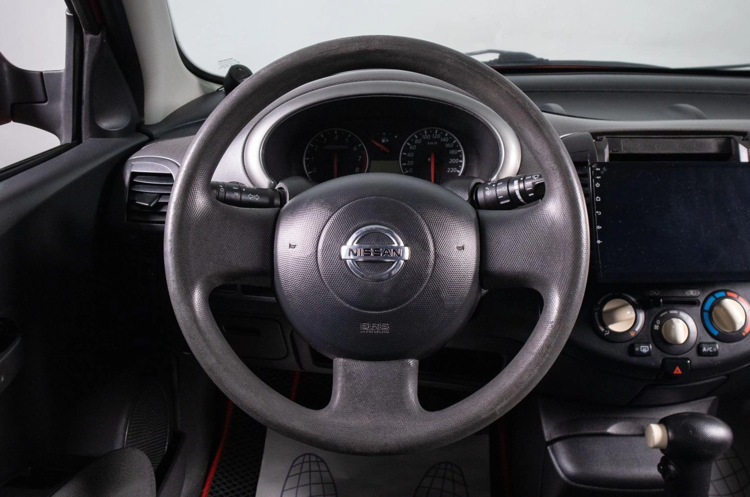 Nissan Micra 9 из 15