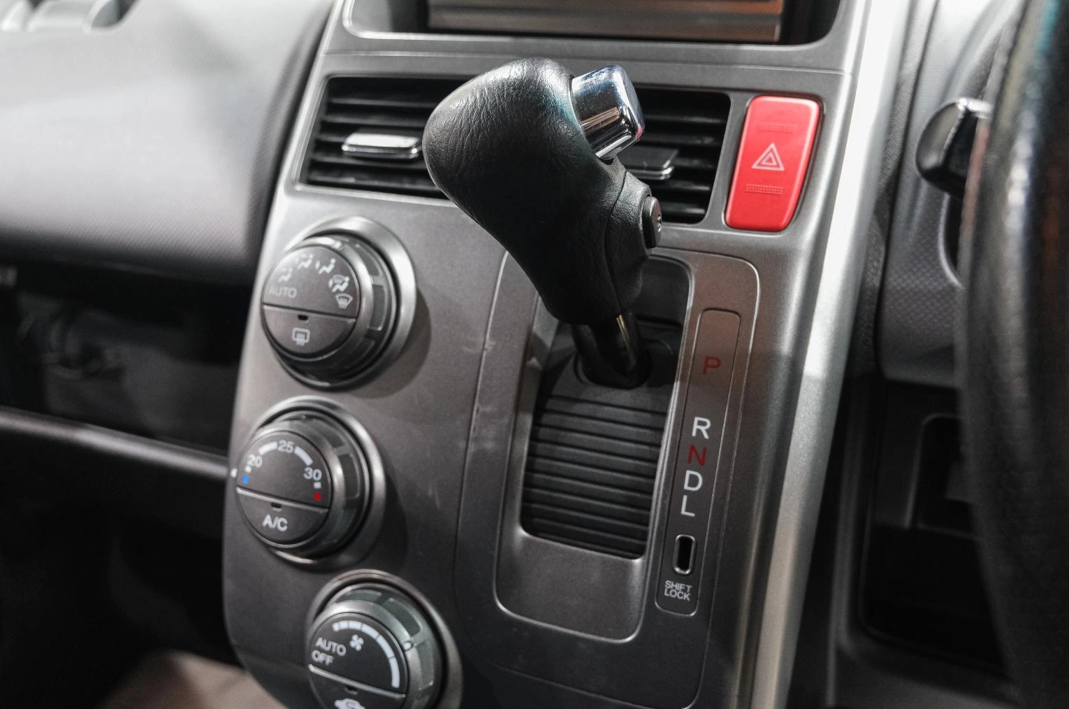 Honda Mobilio Spike 16 из 25