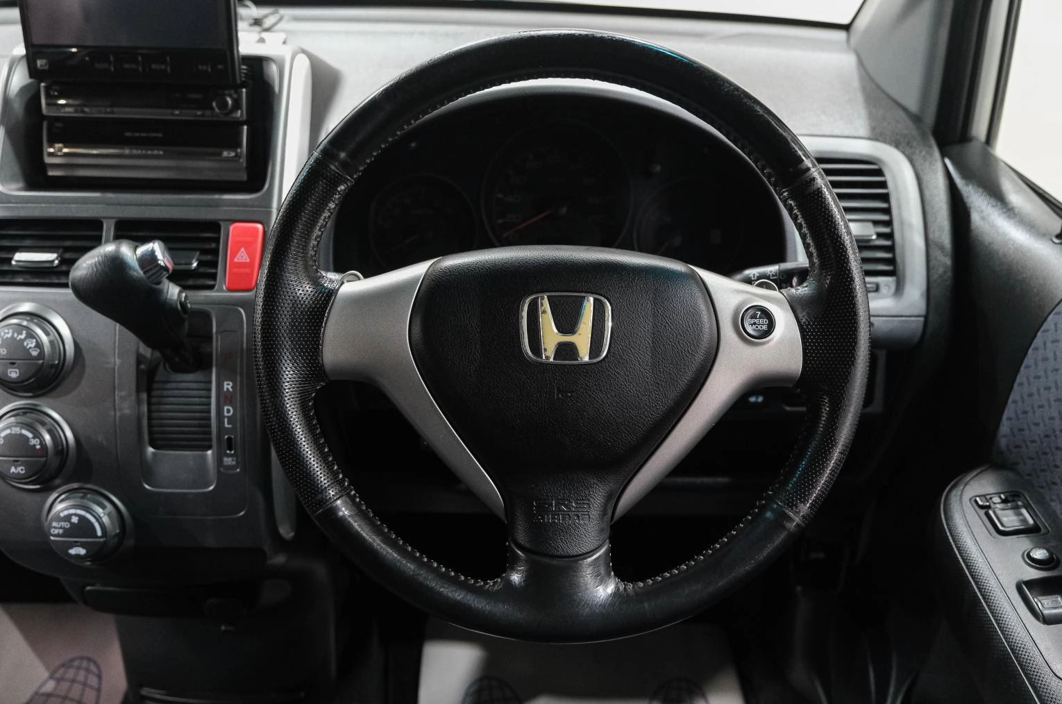 Honda Mobilio Spike 10 из 25