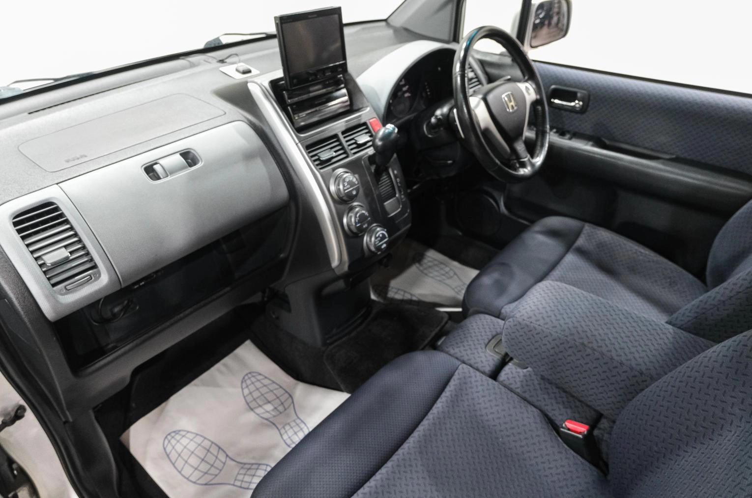 Honda Mobilio Spike 14 из 25