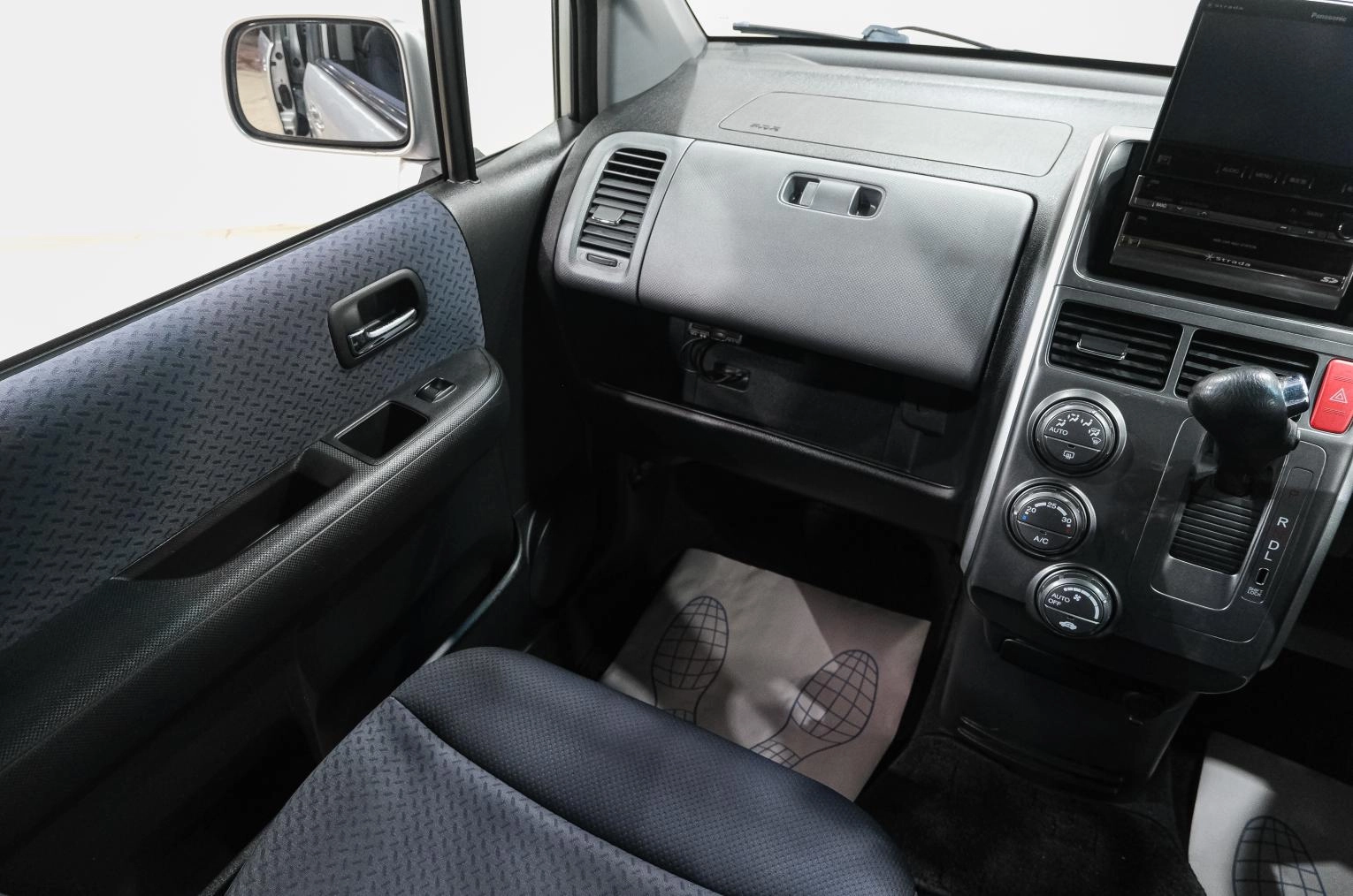 Honda Mobilio Spike 9 из 25