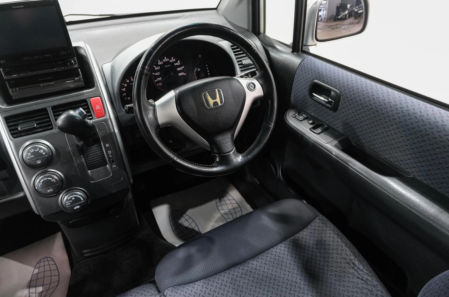 Honda Mobilio Spike 12 из 25