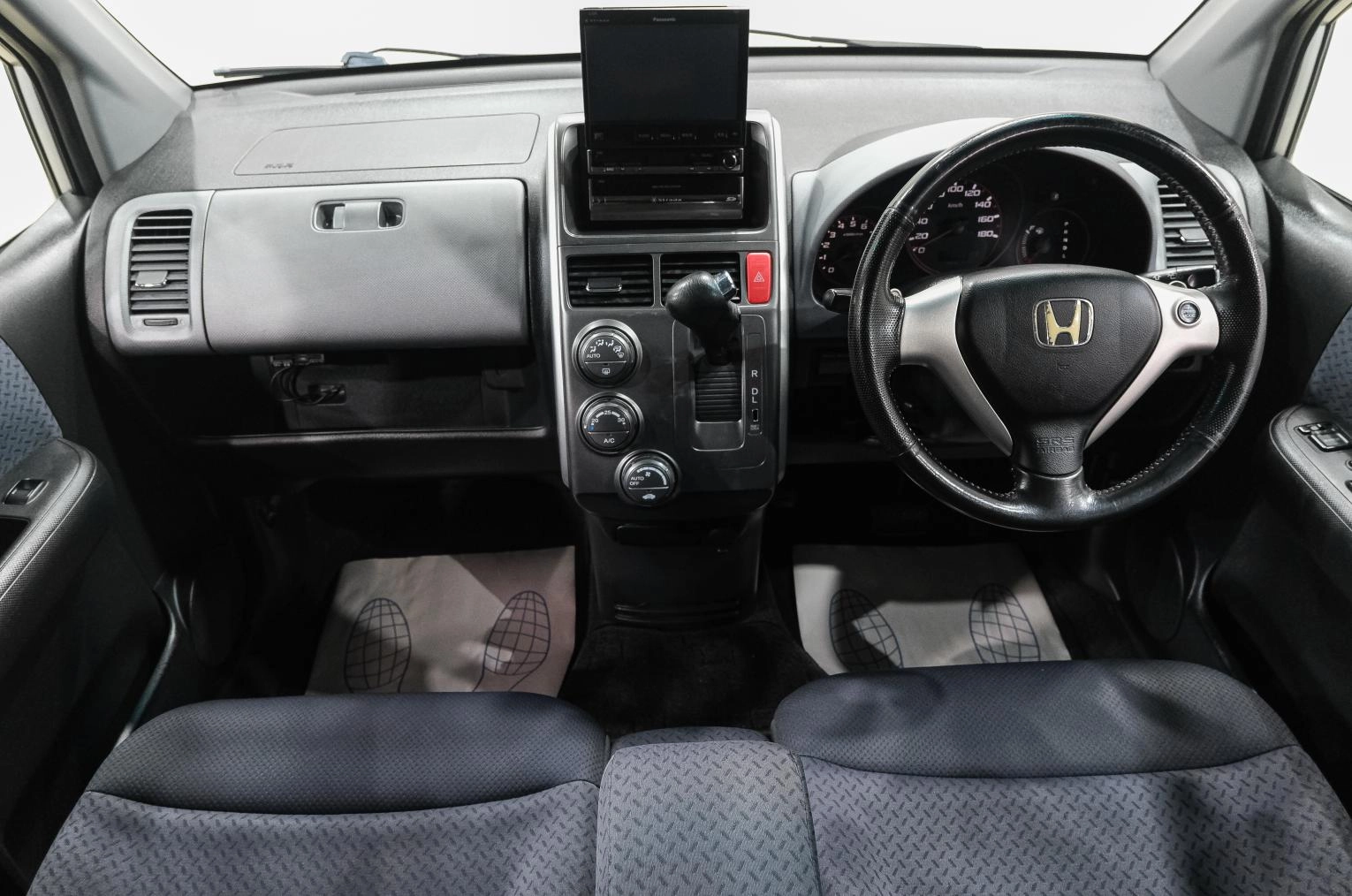 Honda Mobilio Spike 13 из 25
