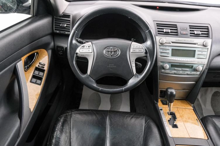 Toyota Camry 14 из 22