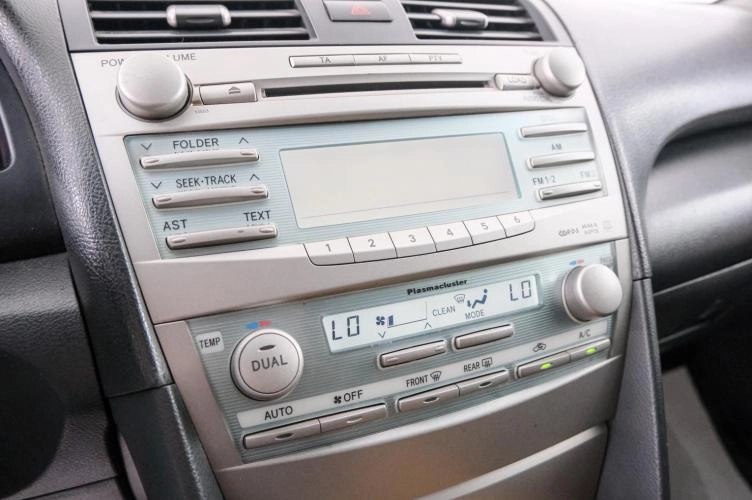 Toyota Camry 15 из 22