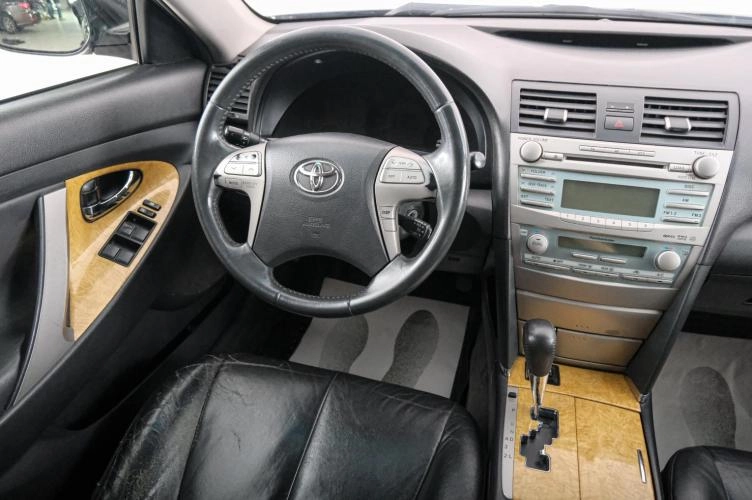 Toyota Camry 9 из 22