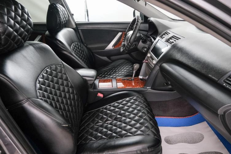 Toyota Camry 13 из 21