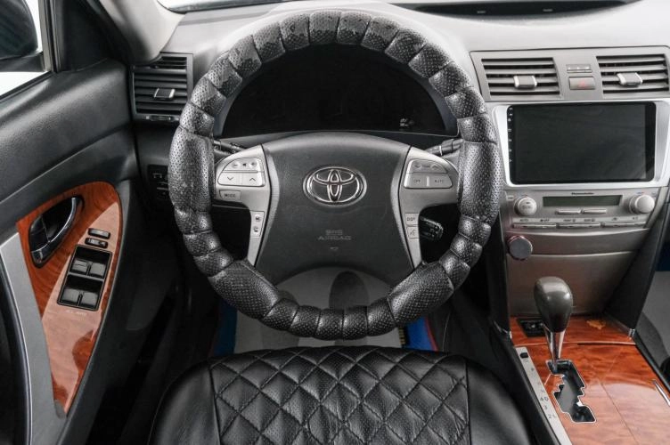 Toyota Camry 14 из 21