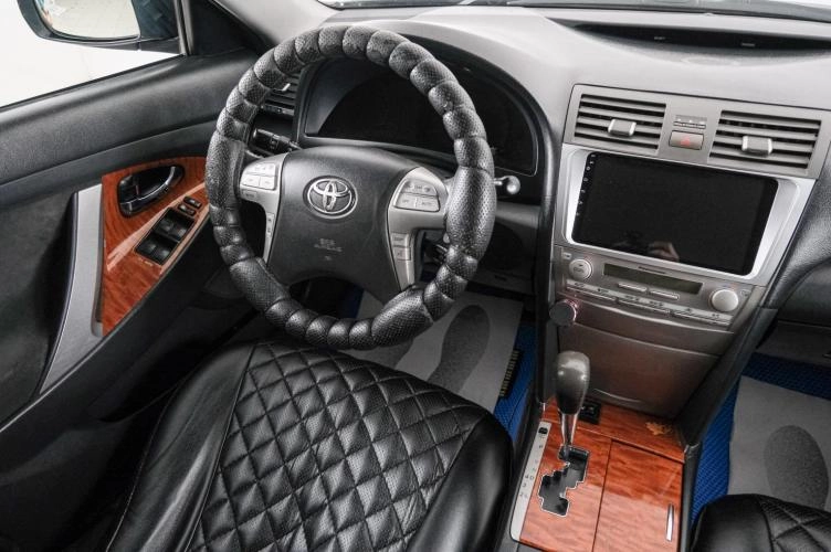 Toyota Camry 9 из 21