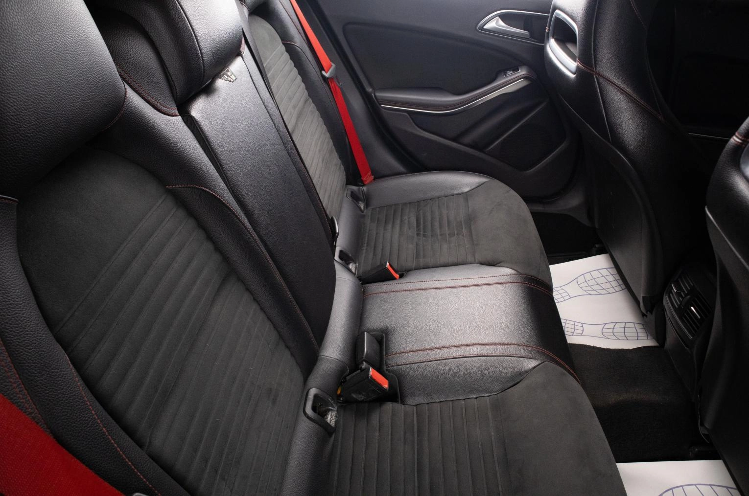 Mercedes-Benz GLA-класс 18 из 19