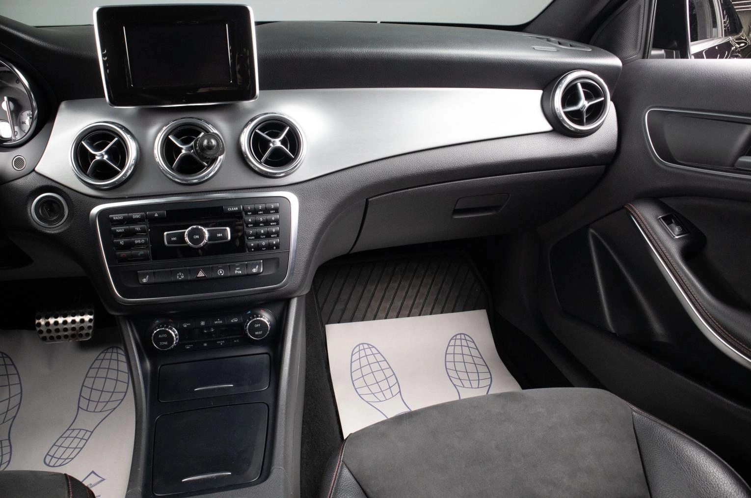 Mercedes-Benz GLA-класс 12 из 19