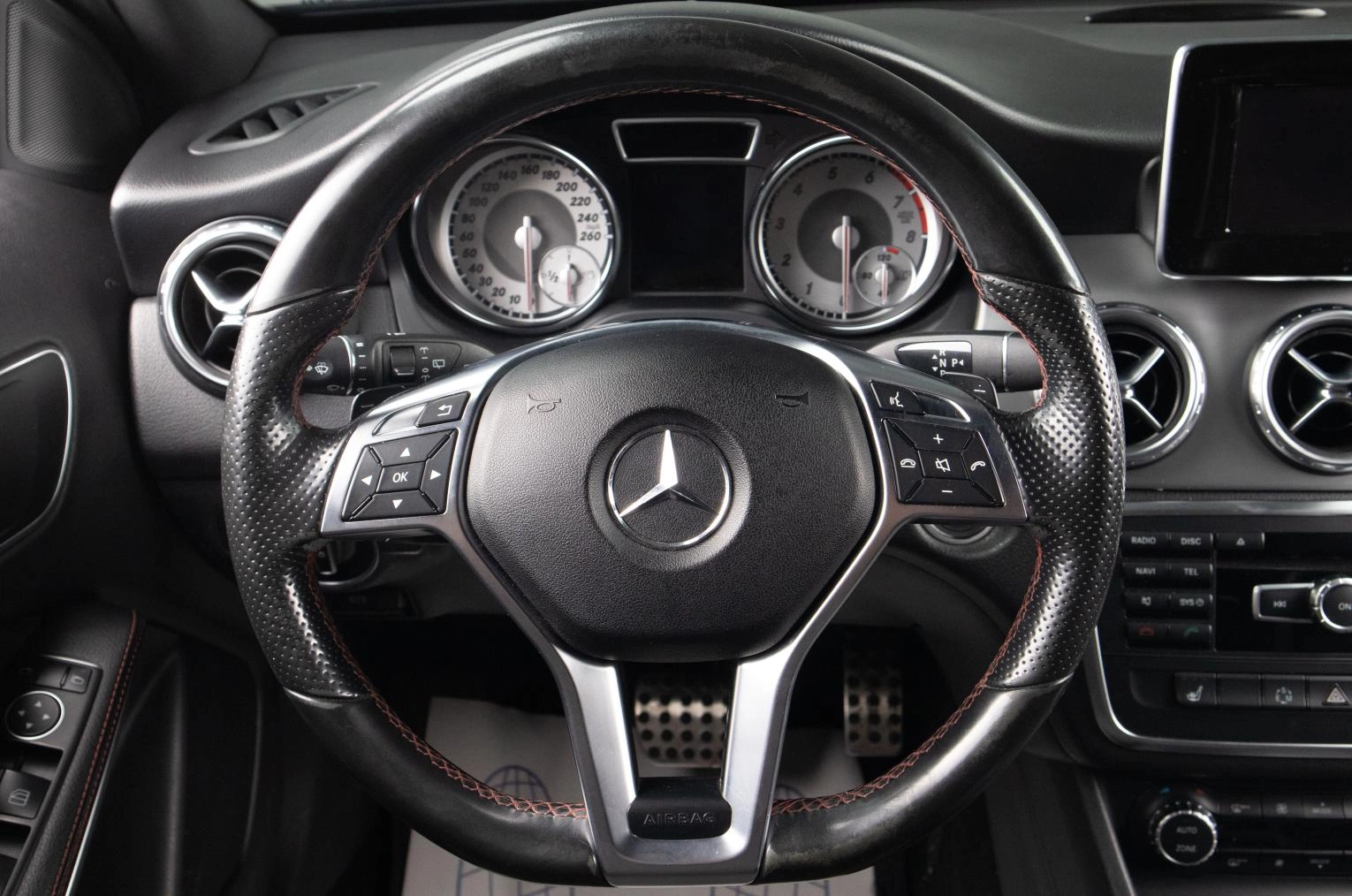 Mercedes-Benz GLA-класс 9 из 19