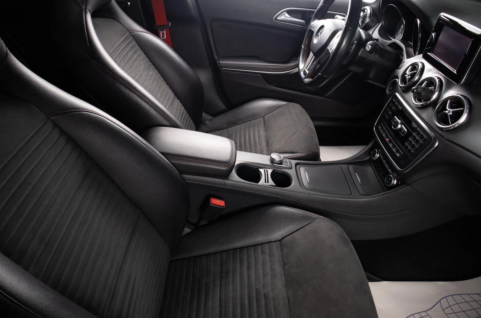 Mercedes-Benz GLA-класс 17 из 19