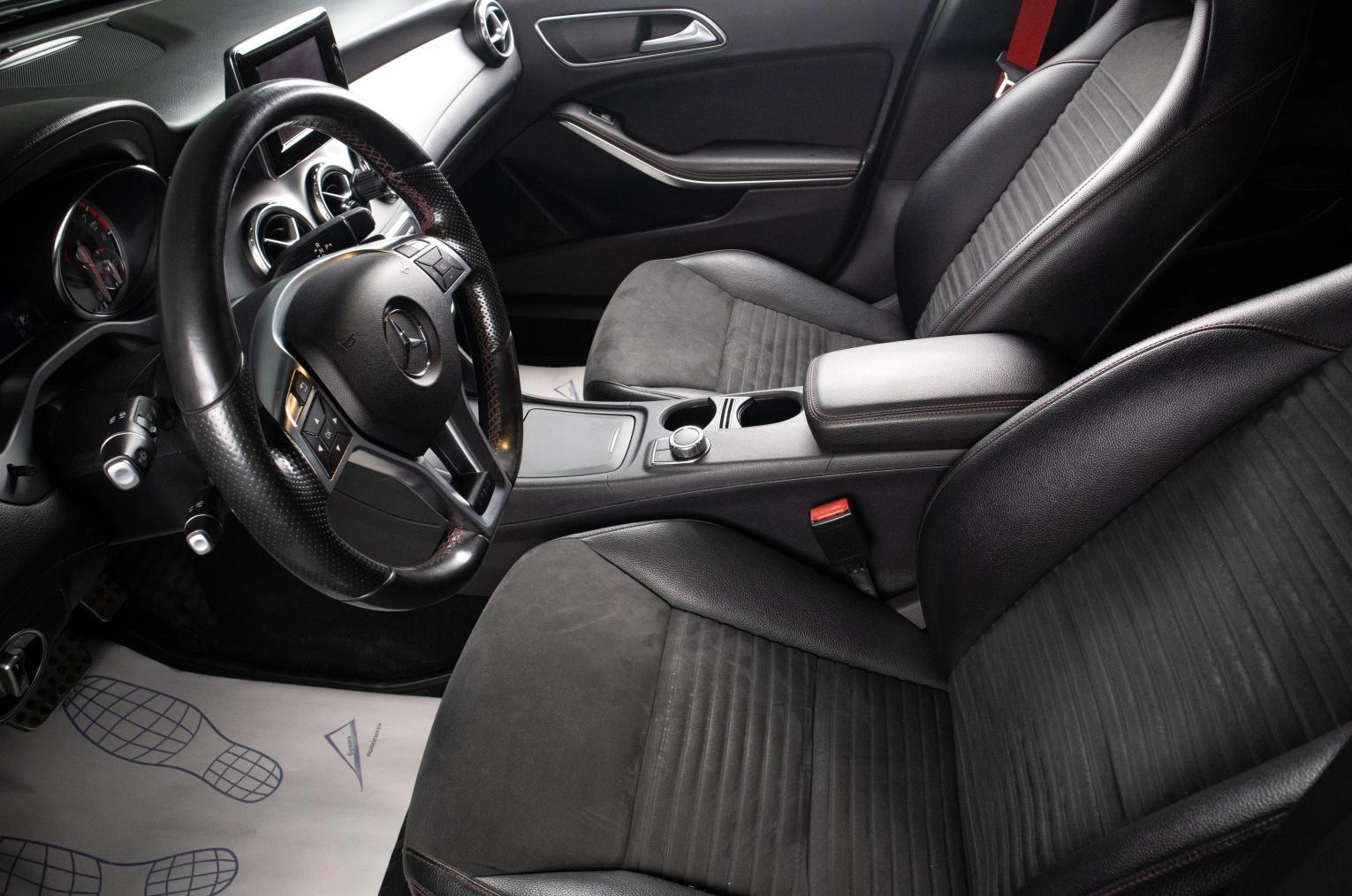 Mercedes-Benz GLA-класс 16 из 19