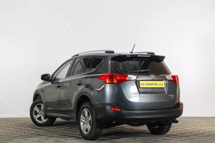 Toyota RAV4 4 из 6