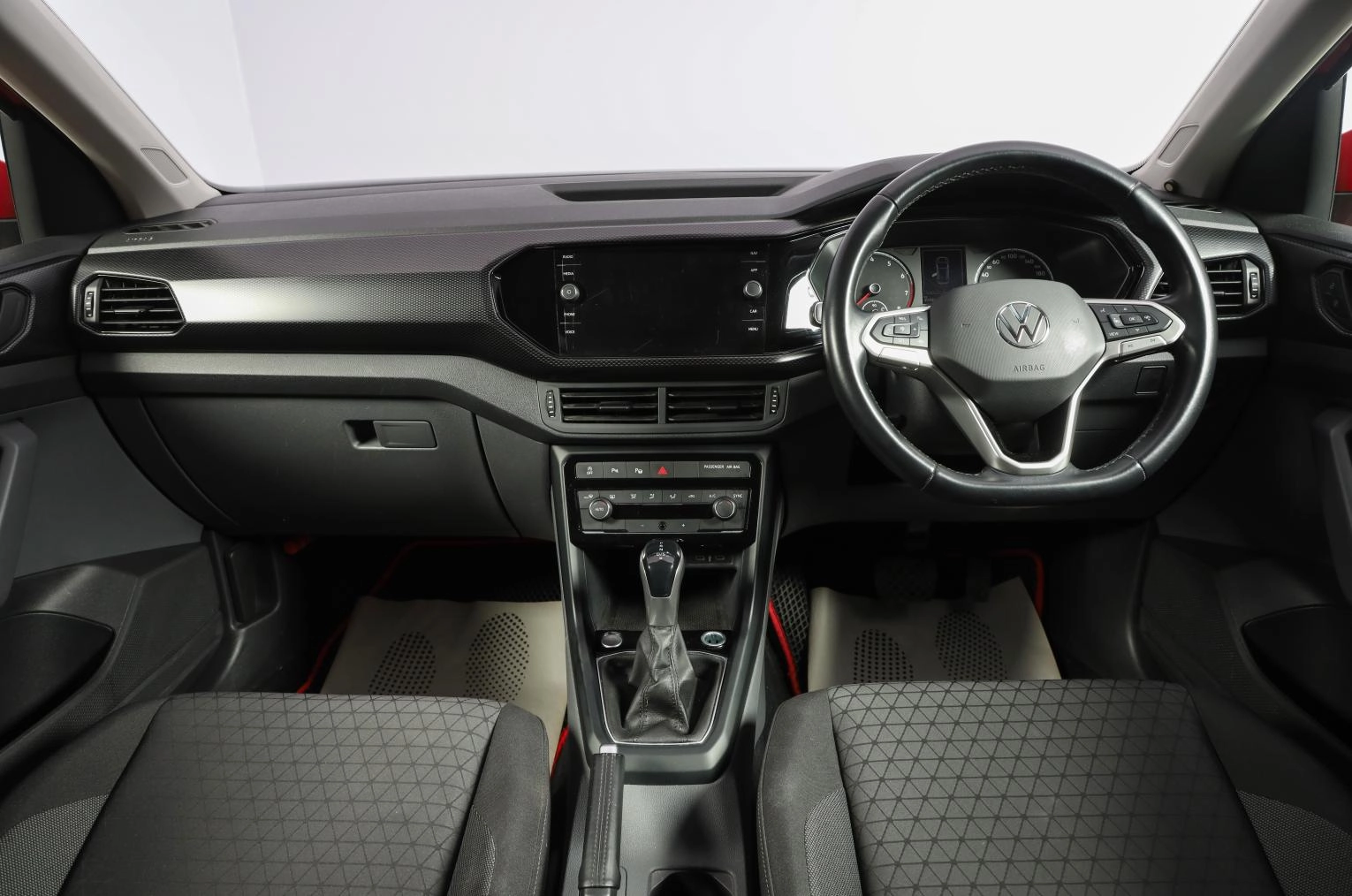 Volkswagen T-Cross 13 из 18