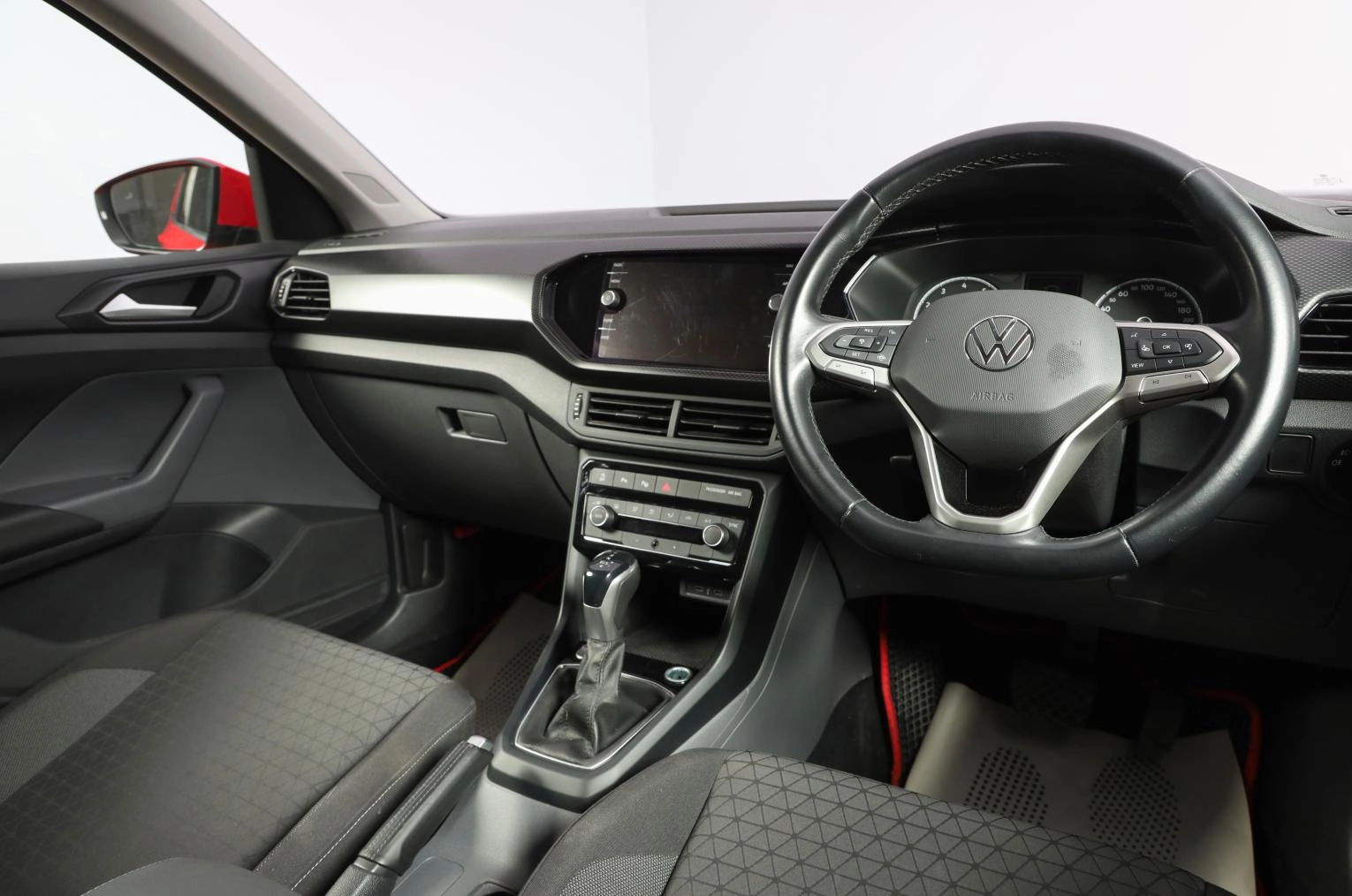 Volkswagen T-Cross 9 из 18