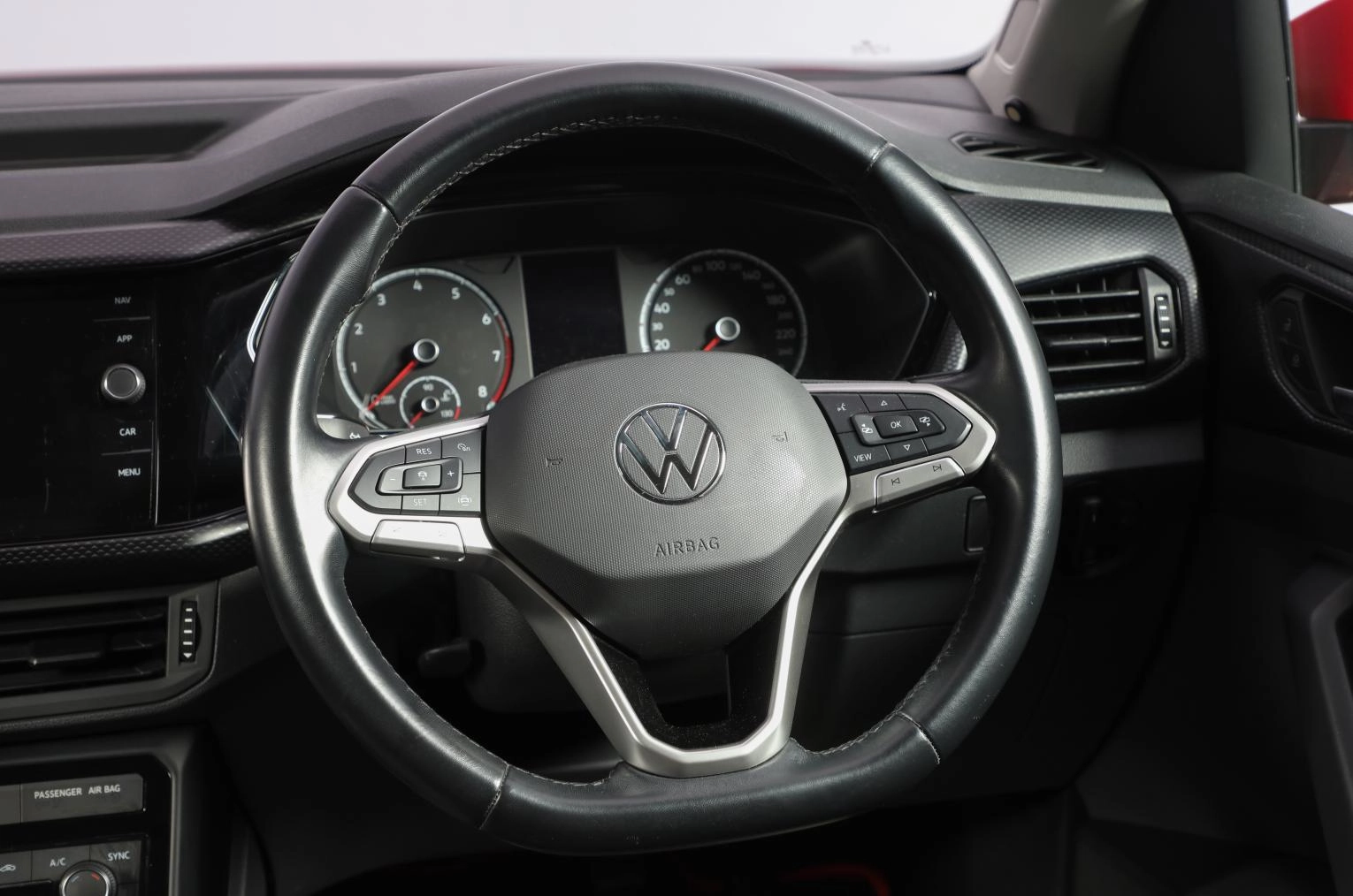 Volkswagen T-Cross 10 из 18
