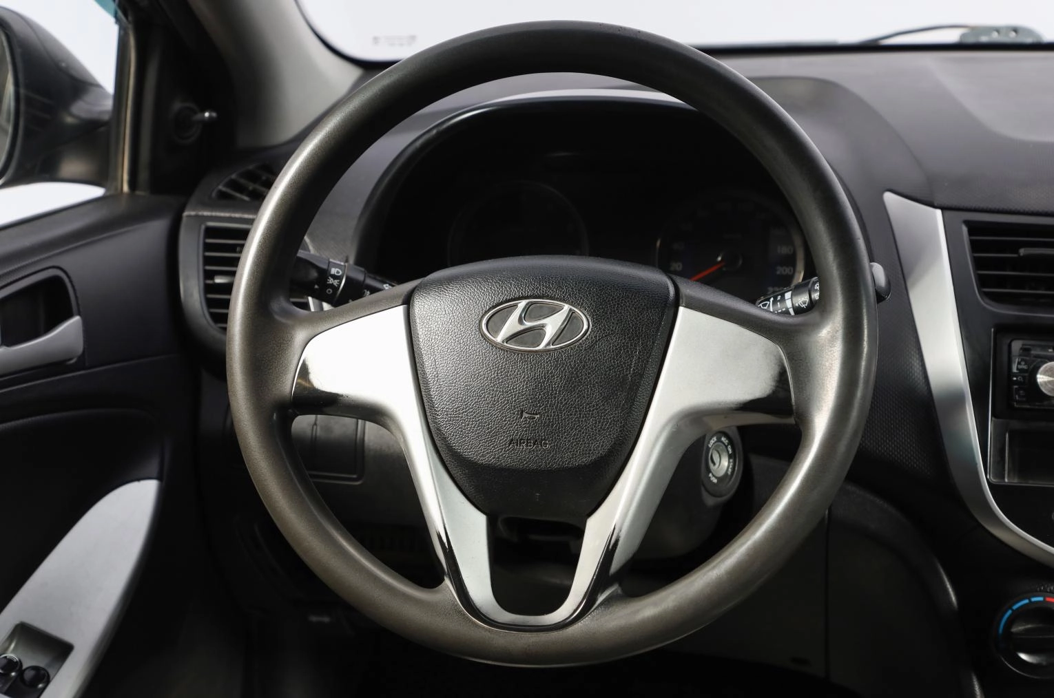 Hyundai Solaris 10 из 16